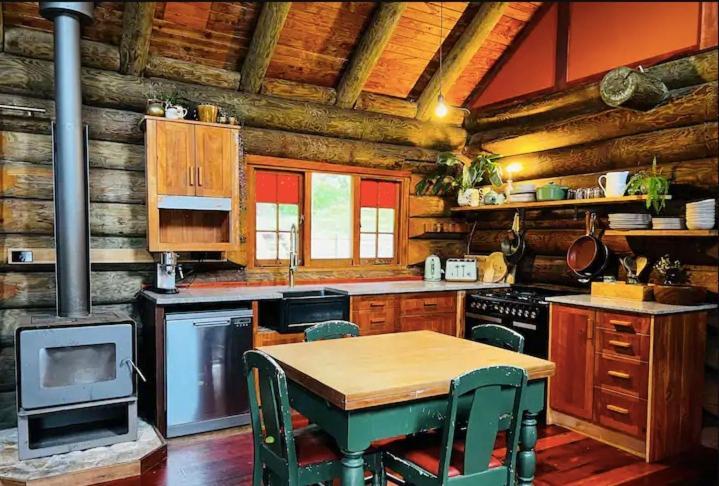 Coromandel Secluded Log Cabin Retreat Hikuai Dış mekan fotoğraf